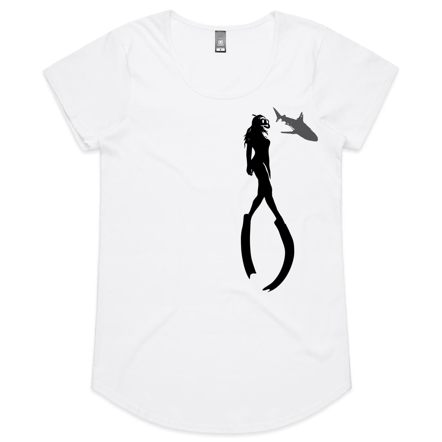 Isla women’s t-shirt by Ollianna of Brisbane, features an image of a diver peacefully floating with a shark. This tee embodies the appreciation of nature and the balance between peacefulness and adventure.